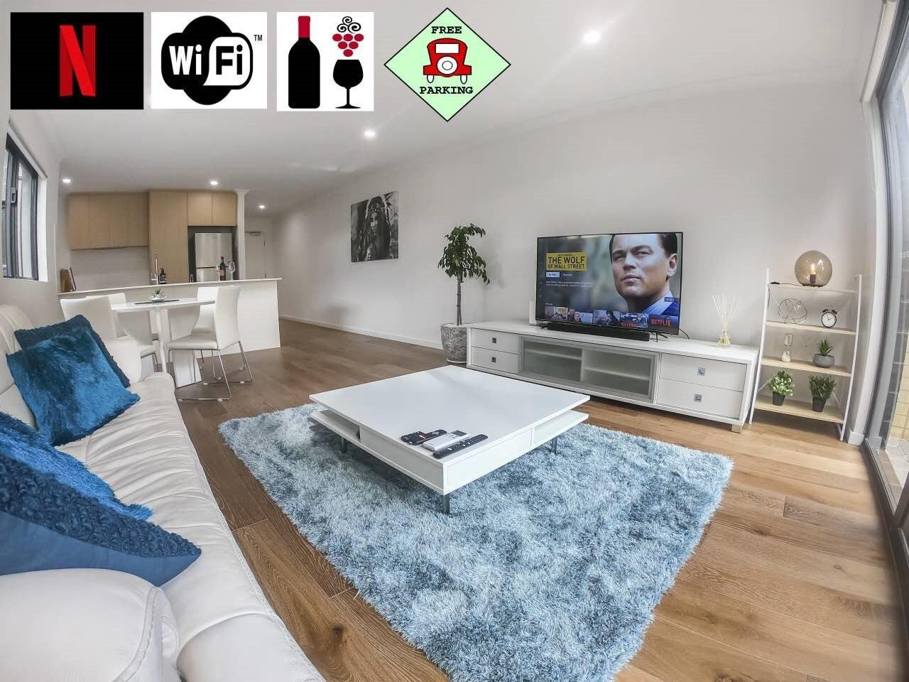 Dining Room 1, Close to Airport and Shops,WIFI,NETFLIX,PARKING, Belmont