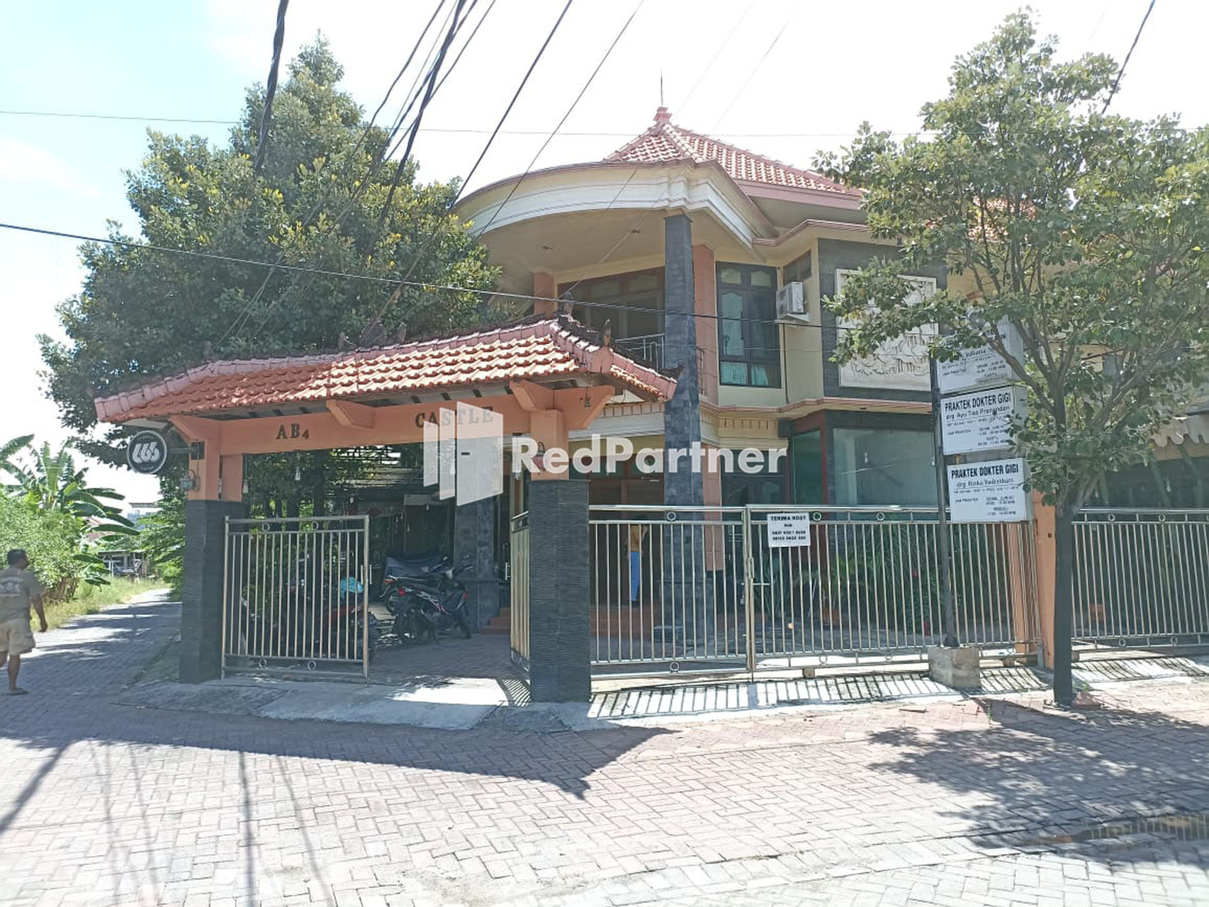 Exterior & Views 2, Castle Residence Syariah RedPartner, Surabaya