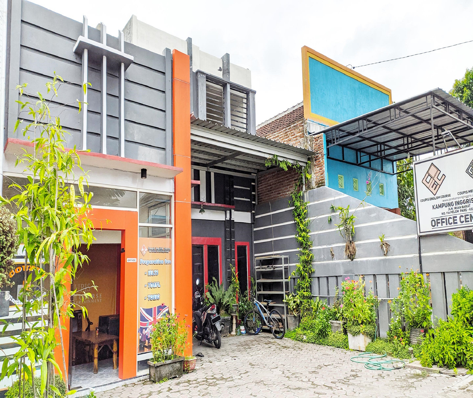 Exterior & Views 1, OYO 3012 Coupis Guesthouse Syariah, Kediri