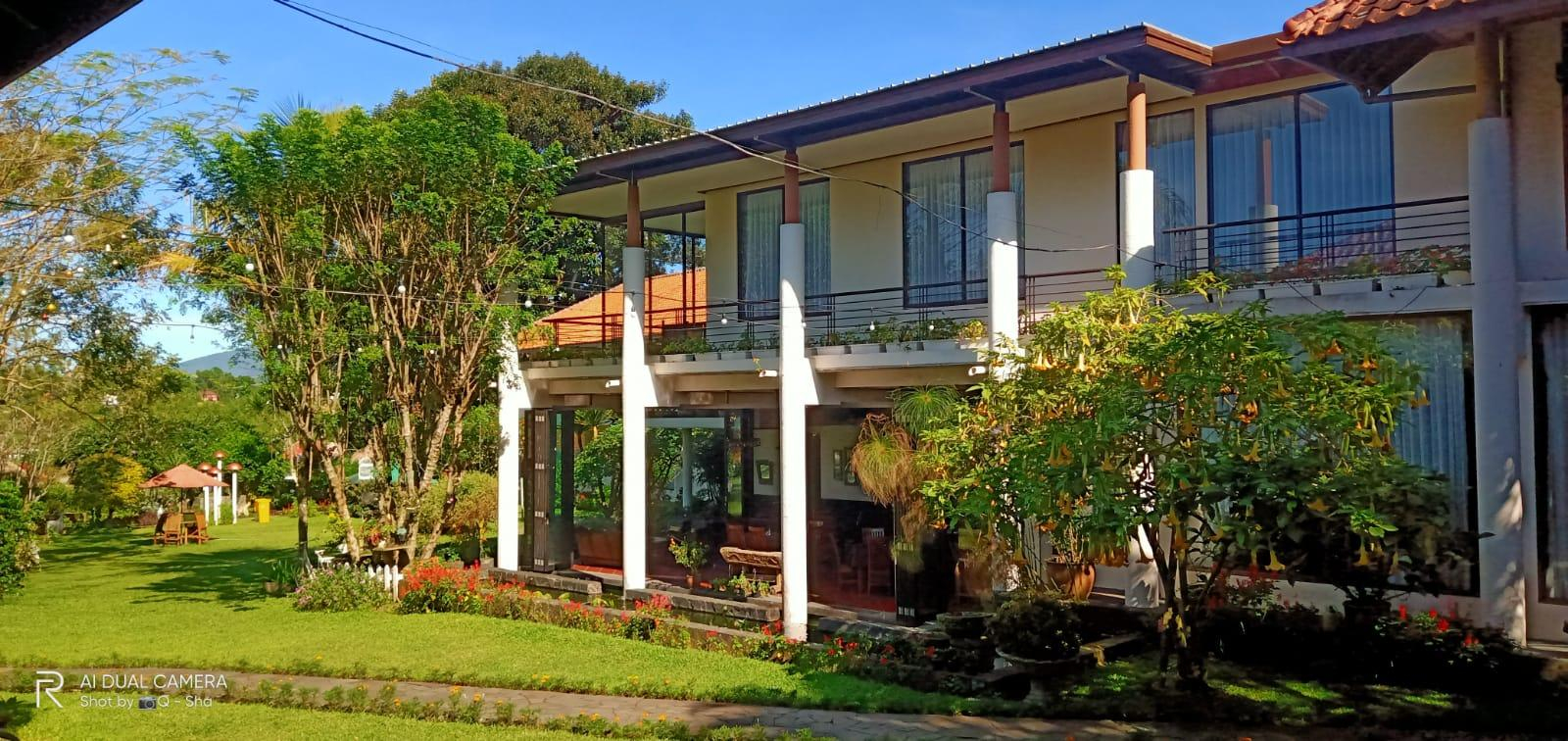 The La OMA CAFE & HOTEL, Bandung