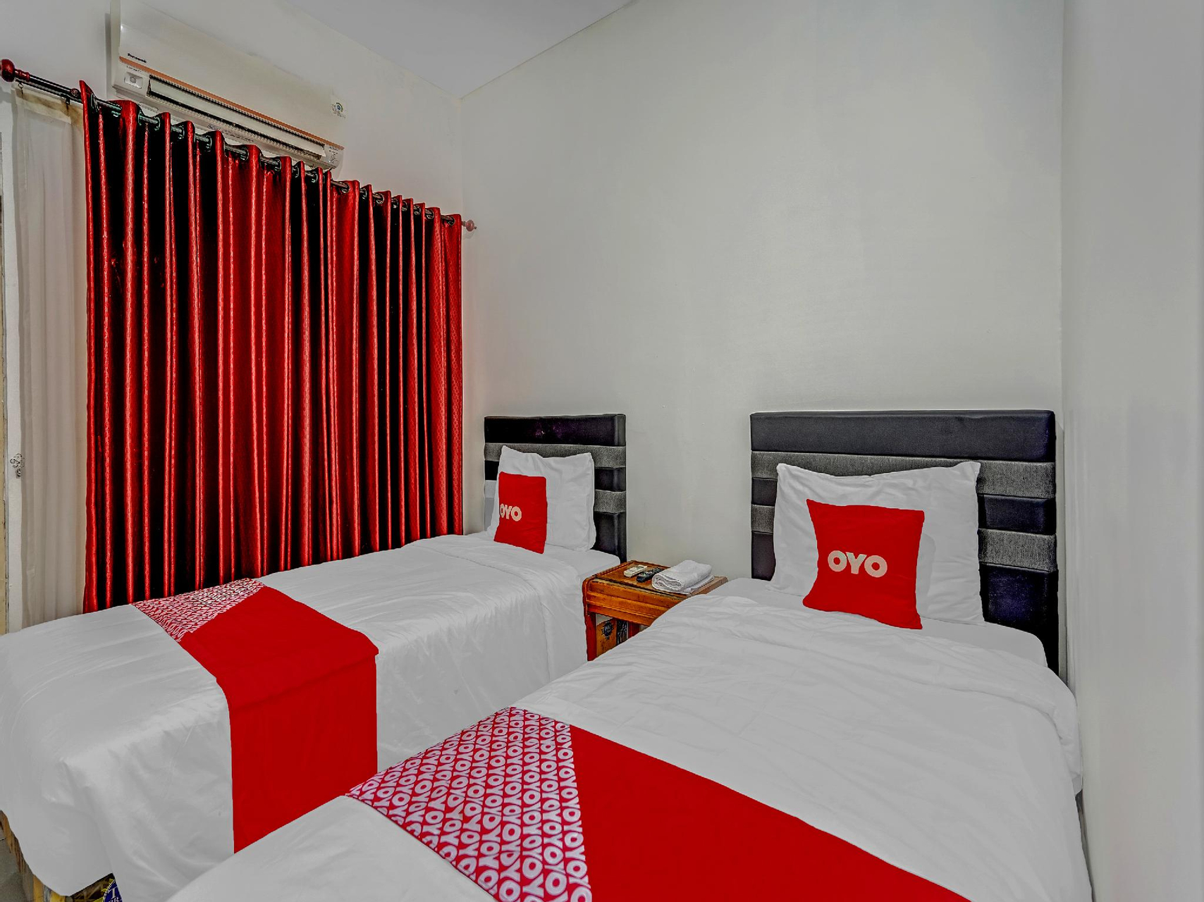 Bedroom 1, OYO Flagship 90717 Hotel Kalimantan Surabaya, Surabaya