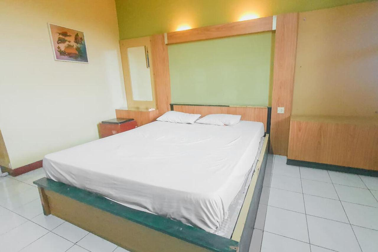 Bedroom, Hotel Pondok Indah RedPartner, Madiun