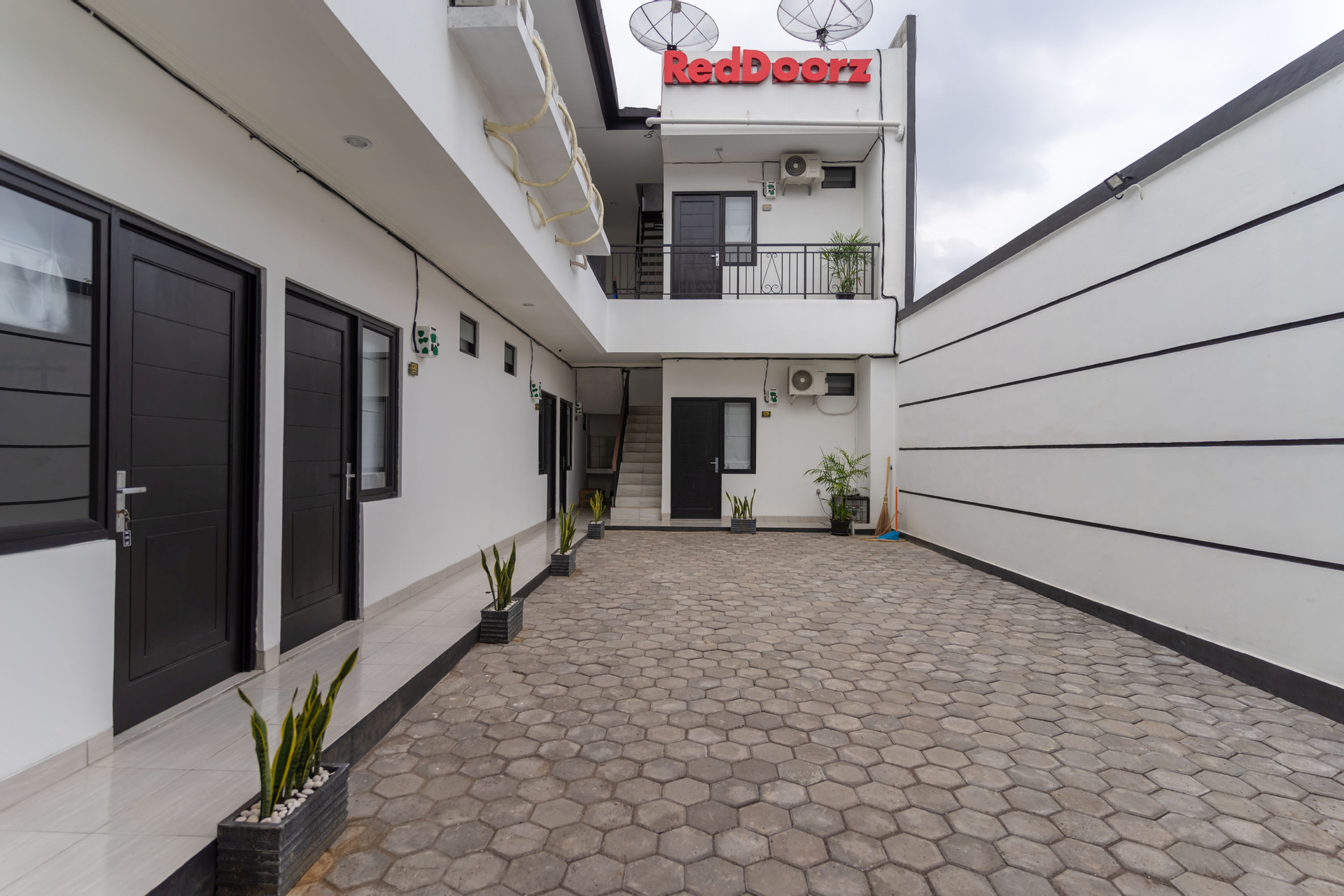 RedDoorz Syariah near Jalan Caman Raya Bekasi, Bekasi