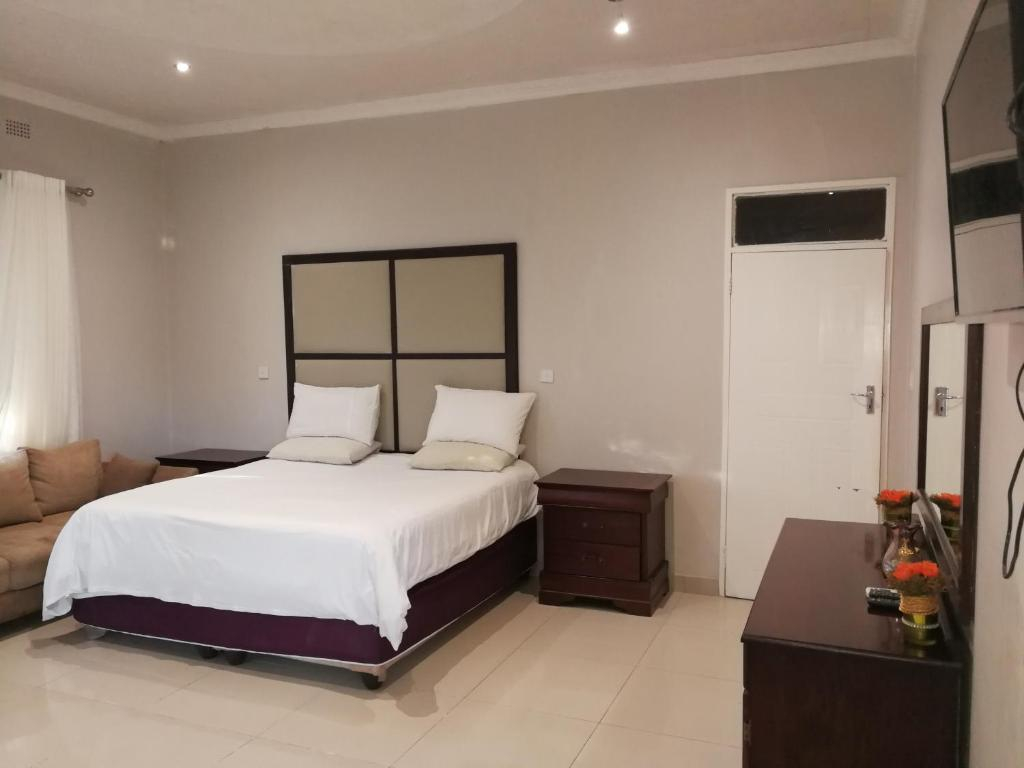 Bedroom 4, Palm Leaf Gardens, Kwekwe