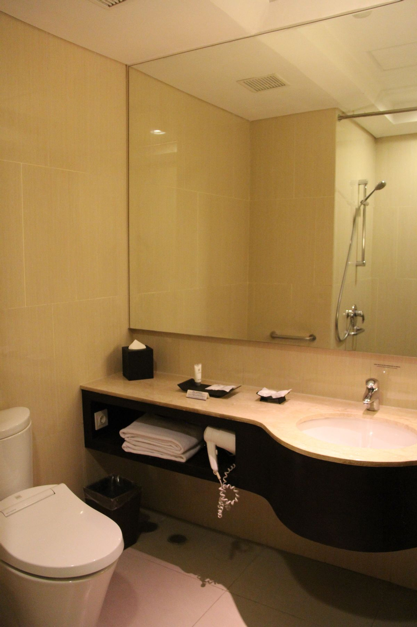 Bedroom 5, JS Luwansa Hotel & Convention Center, Jakarta Selatan