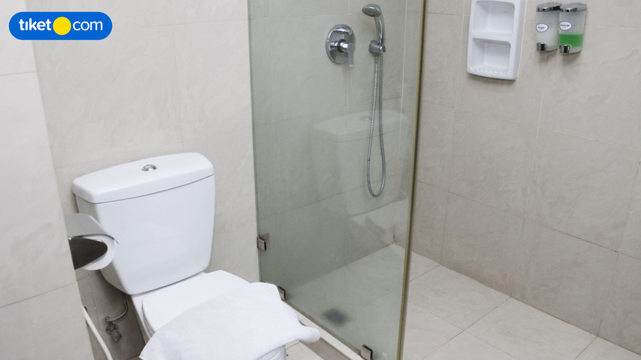 Bathroom 10
