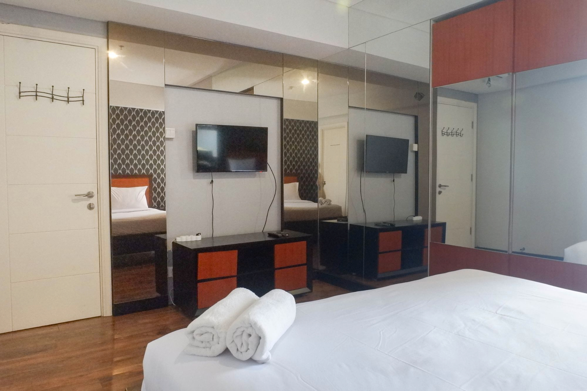 Vibrant and Luxurious 2BR Apartment at Trillium Residence Surabaya By Travelio, Surabaya