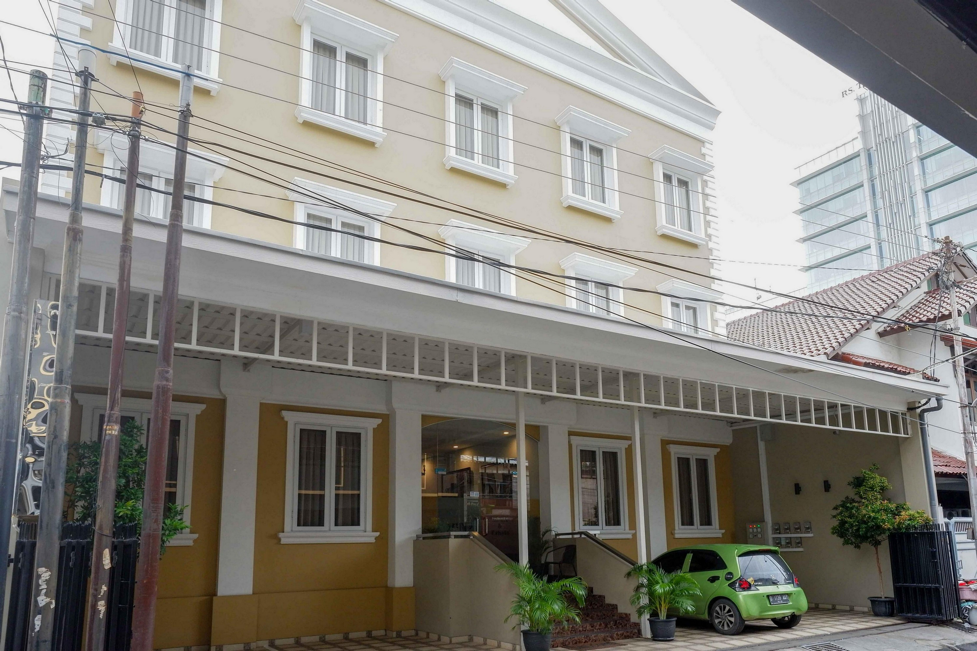 Exterior & Views 4, Sans Hotel Empress Simpang Lima, Semarang