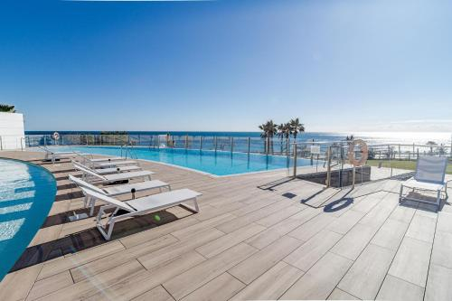 Sport & Beauty 5, TE- Modern flat in luxury resort, front line beach, Málaga