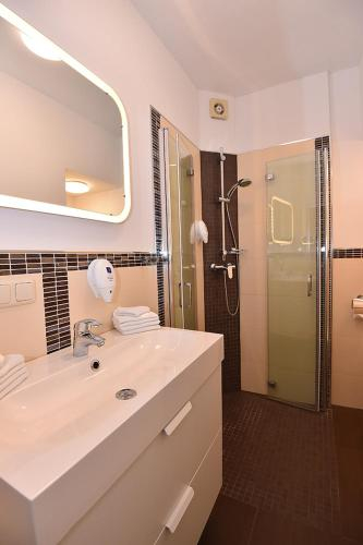 Bathroom 1, Bremer Apartmenthotel Superior, Bremen