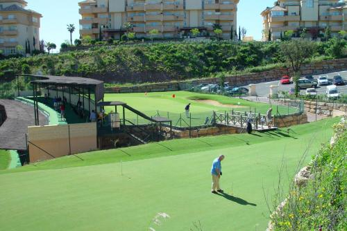 Golf course [on-site] 5, Hotel - Apartamentos Greenlife Golf, Málaga