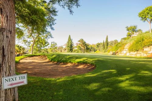 Golf course [on-site] 1, Hotel - Apartamentos Greenlife Golf, Málaga
