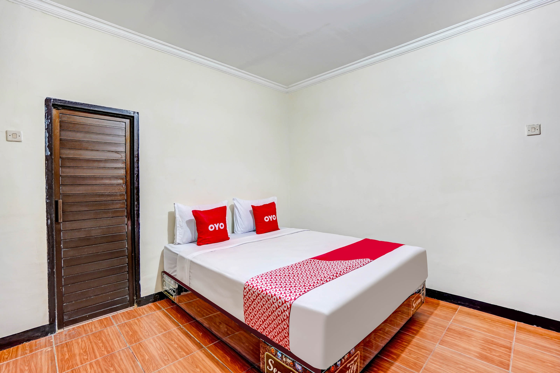 Bedroom 1, OYO Flagship 90899 Comfitel Siwalankerto Aa6, Surabaya