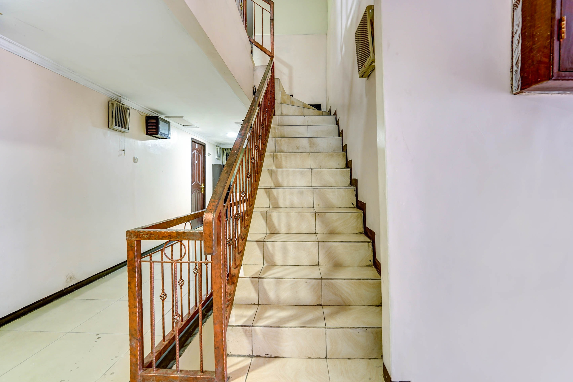Public Area 3, OYO Flagship 90899 Comfitel Siwalankerto Aa6, Surabaya