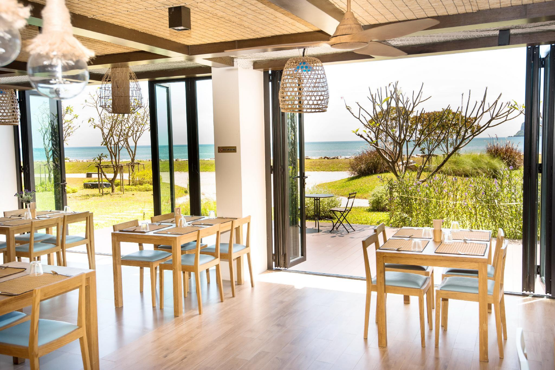 Food & Drinks 5, The Beach Resort & Residence, Pathiu