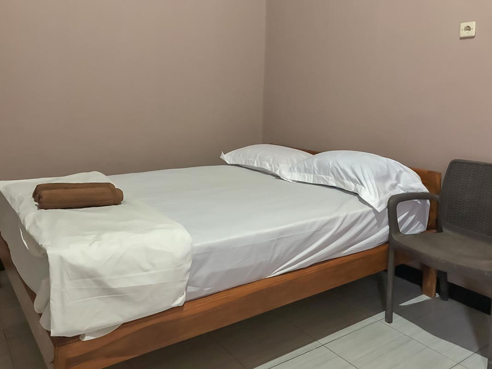 Bedroom 1, Tazqila Homestay Taliwang Syariah RedPartne, Sumbawa Barat