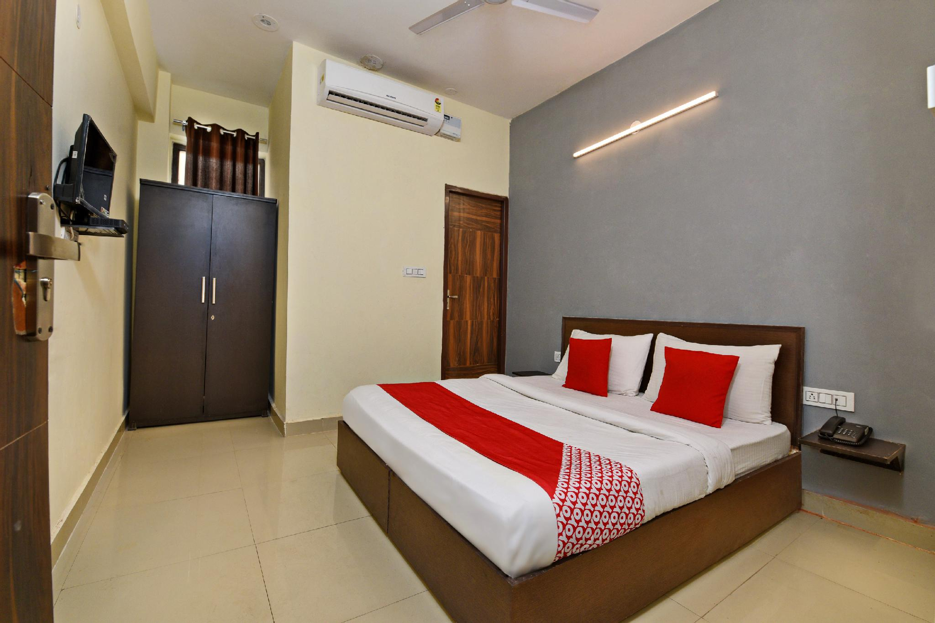 Bedroom 3, Super OYO Flagship 42752 Greenfield Colony, Faridabad