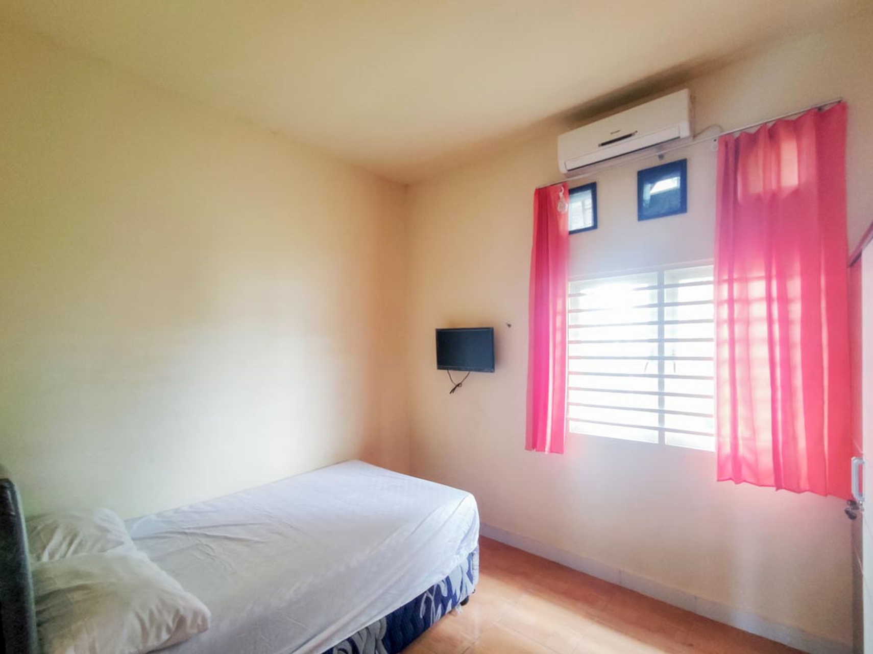 Bedroom 4, Chandra Graha Guesthouse Palu, Palu