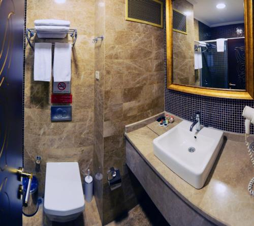 Bathroom, Kronos Hotel, Gölbaşı