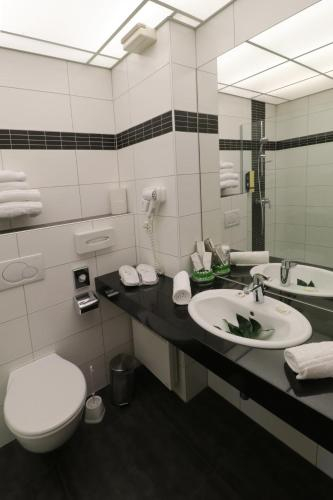 Bathroom 4, Threeland Hotel, Esch-sur-Alzette