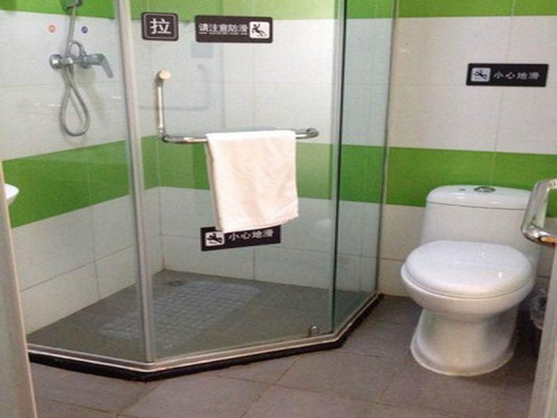 Bathroom, 7 Days Inn Hainan State Farm Bureau Branch, Haikou