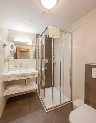 Bathroom 3, Mader Landhotel, Steyr