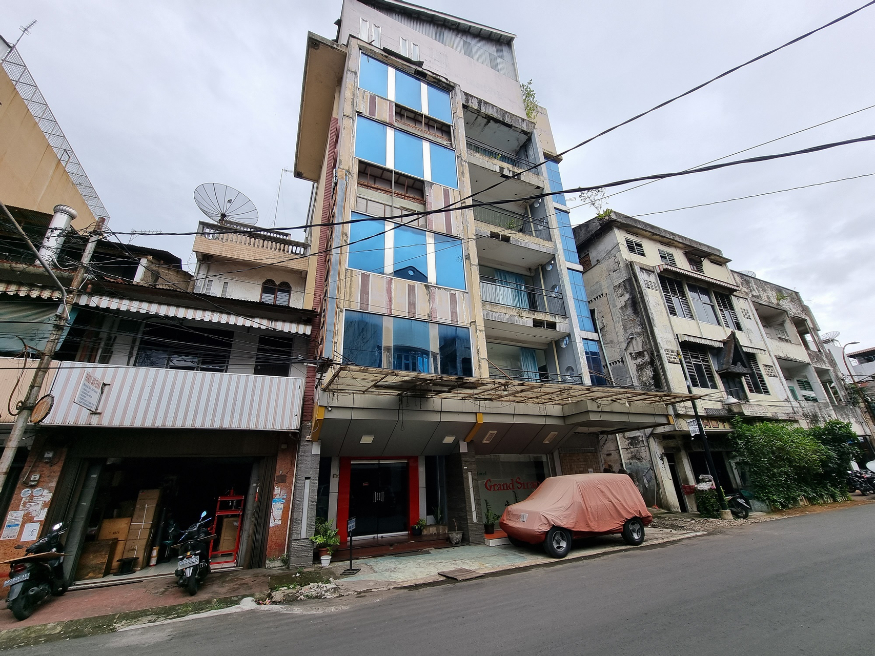 Exterior & Views 2, OYO 90952 Hotel Grand Sirao (tutup sementara), Medan