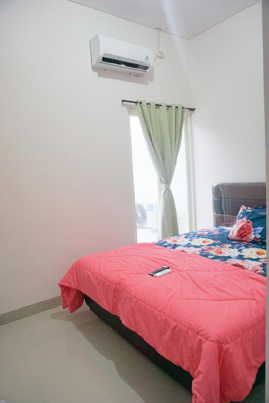 Bedroom 2, Homey near Airport Syariah, Surabaya