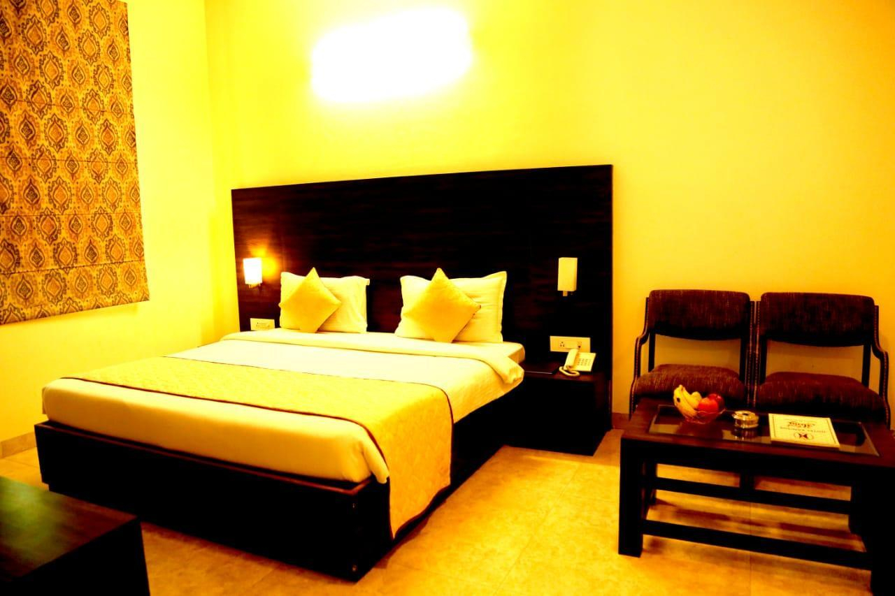 Bedroom 2, Kanishk Hotel, Rewari