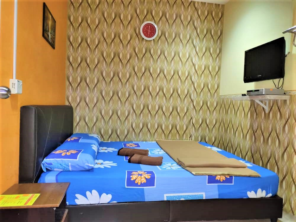 Queen Standard Room