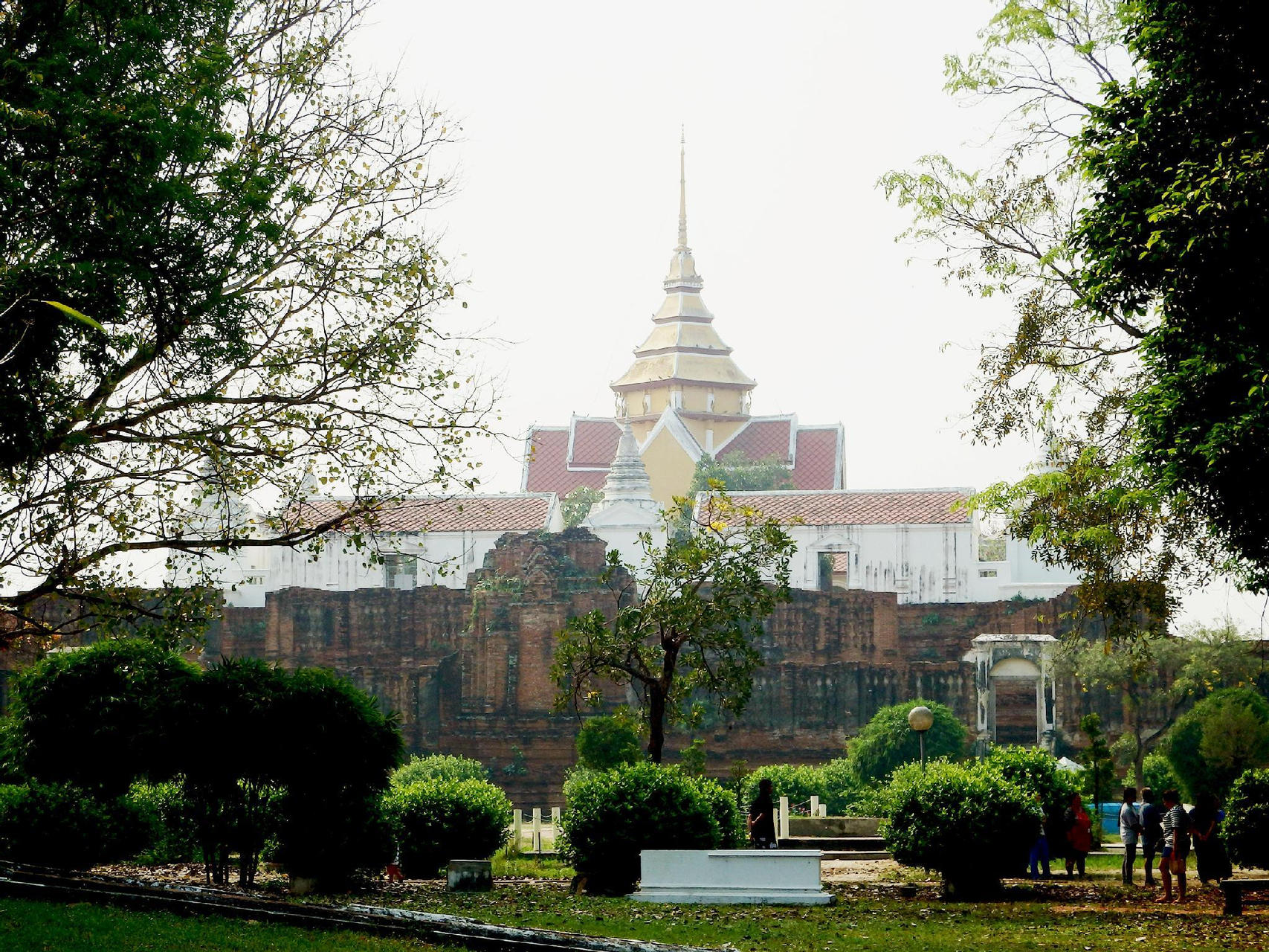 Toh Buk Seng Riverside, Nakhon Luang