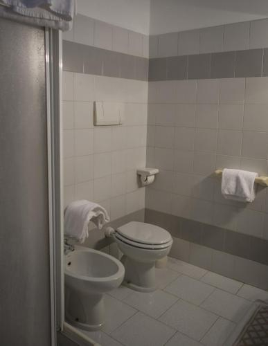 Bathroom 5, Albergo Sporting, Bergamo