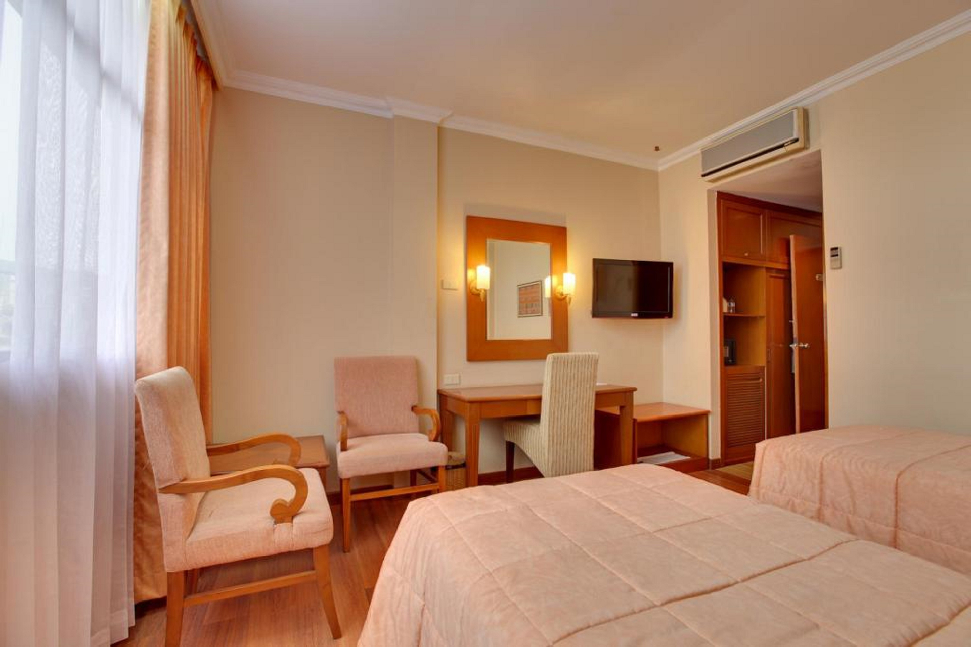 Bedroom 5, Mutiara Hotel Ambon, Ambon