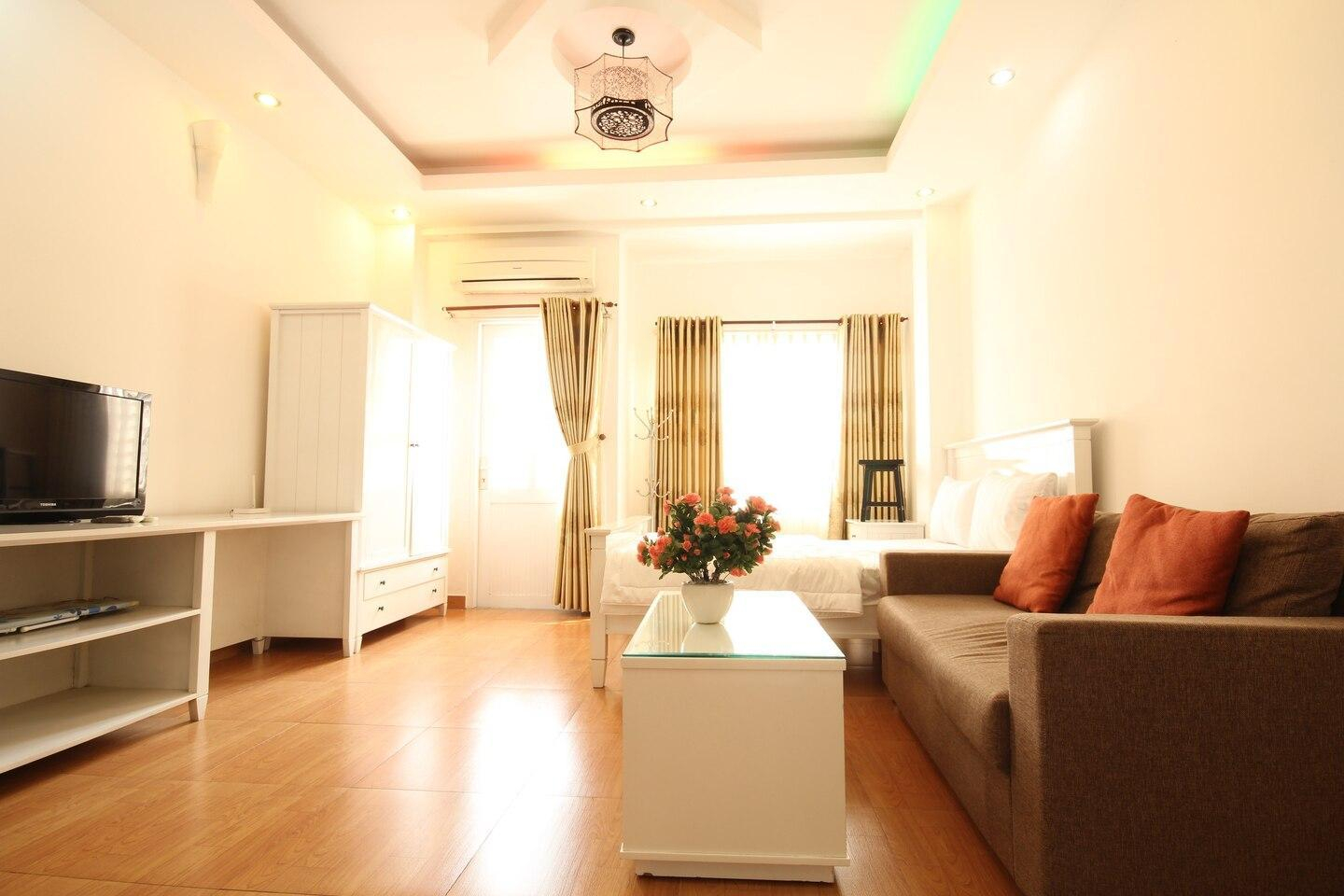 1, Apartment with balcony on Nguyen Trai, dist.1 $390, Quận 1