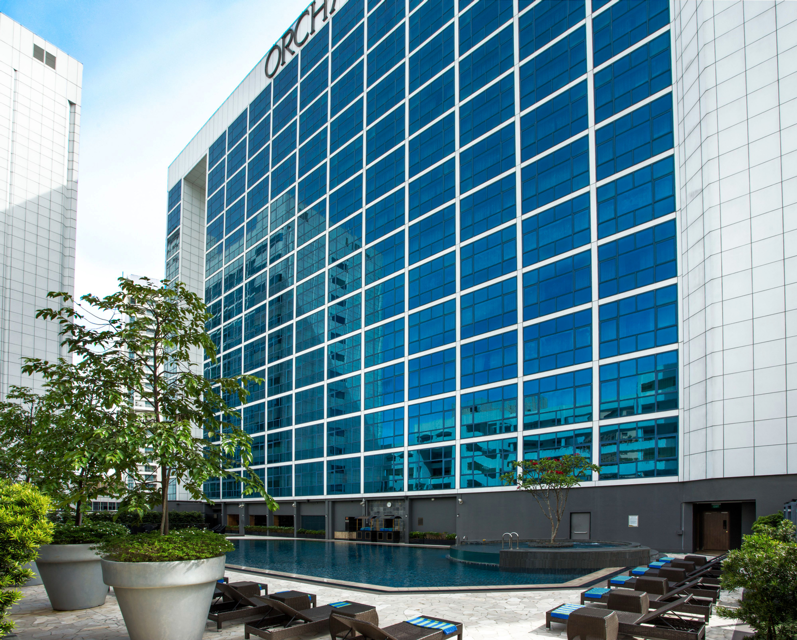 Exterior & Views
