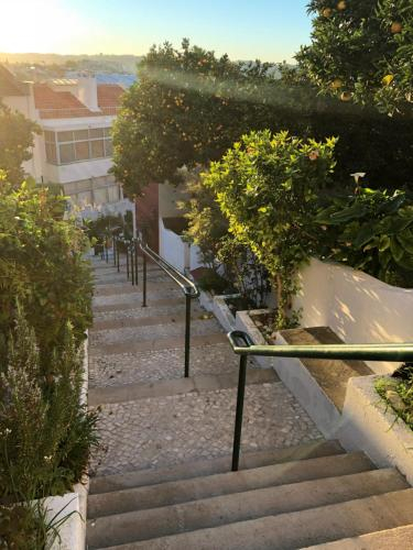 Garden 5, Alges Village Casa 4 by Lisbon-Coast vacation, Oeiras