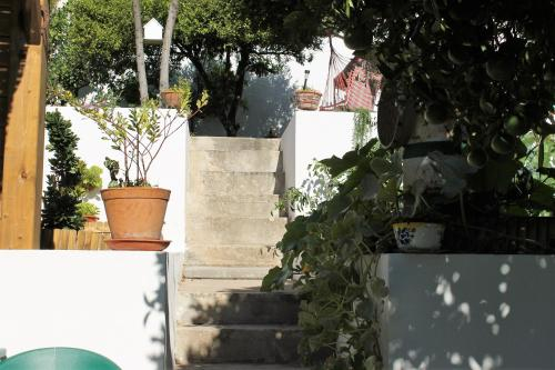 Garden 2, Alges Village Casa 4 by Lisbon-Coast vacation, Oeiras