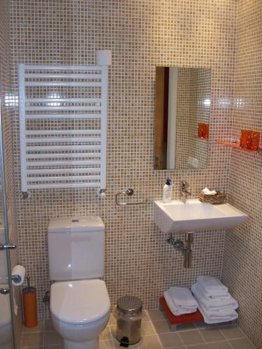 Bathroom 3, Hostal Rural Arrobi Borda, Navarra