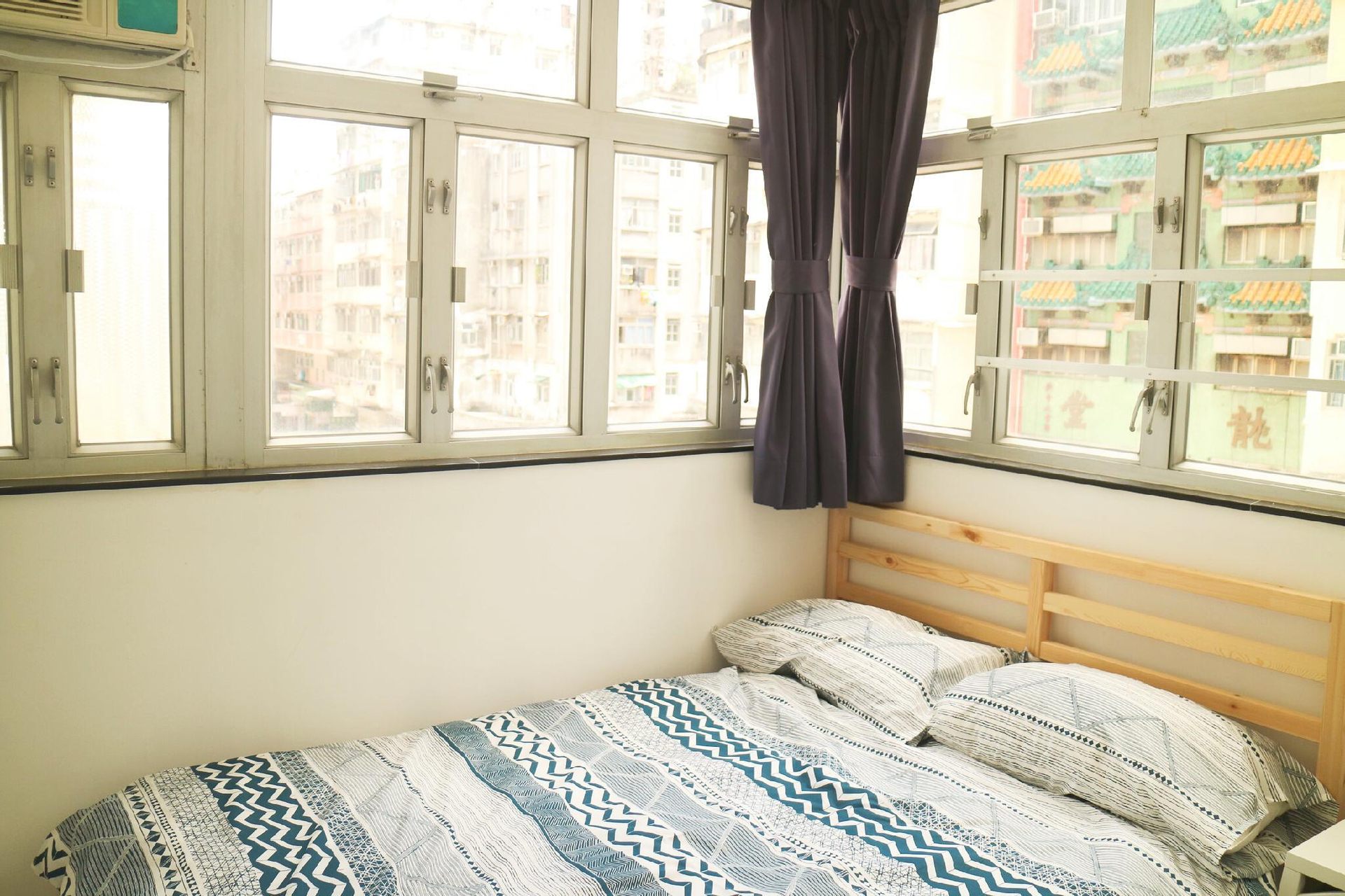 Bedroom 5, New Renovated Apt, 3 double beds, 3 mins to MTR, Sham Shui Po
