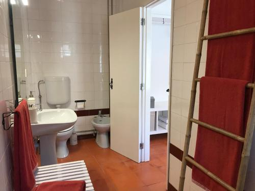Bathroom 1, Casa da Muralha Cerveira, Vila Nova de Cerveira