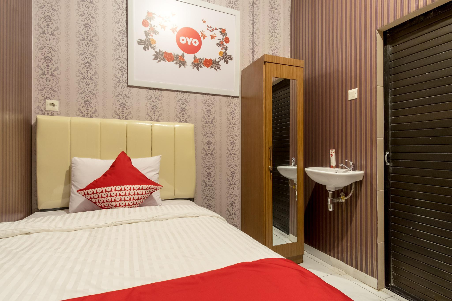 Bedroom, OYO 359 Executive Inn (tutup permanen), Medan