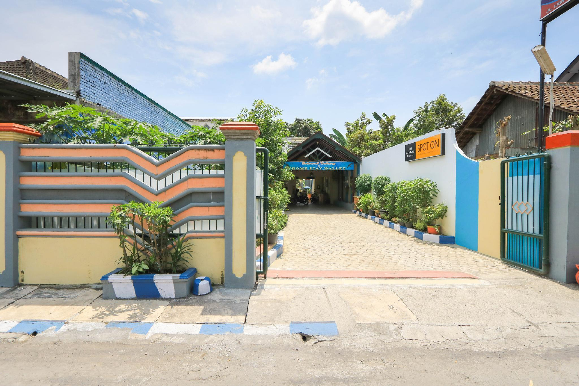 Exterior & Views 2, SPOT ON 2440 Wallet Family Residence Syariah, Lumajang
