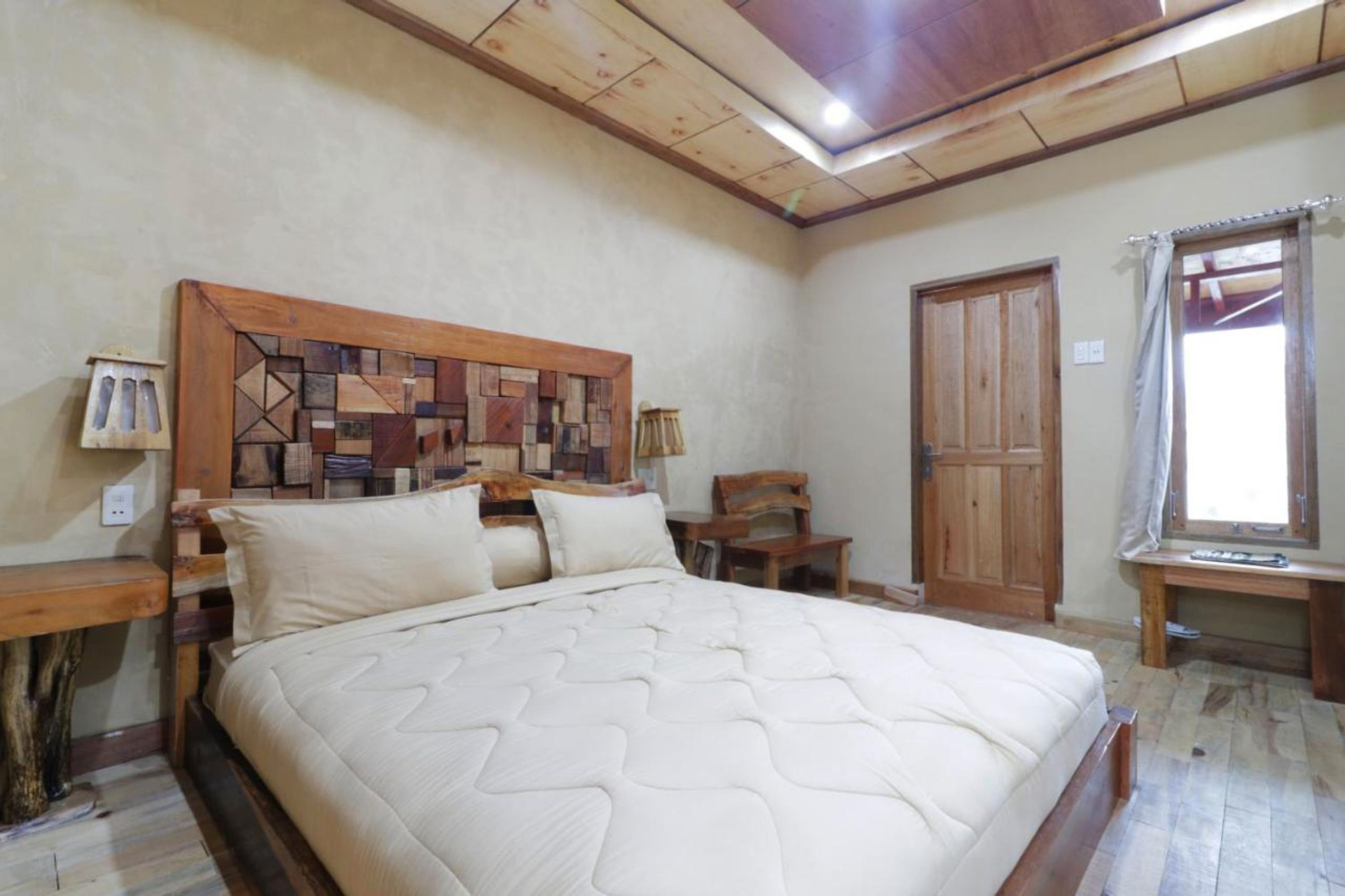 Queen Deluxe Room