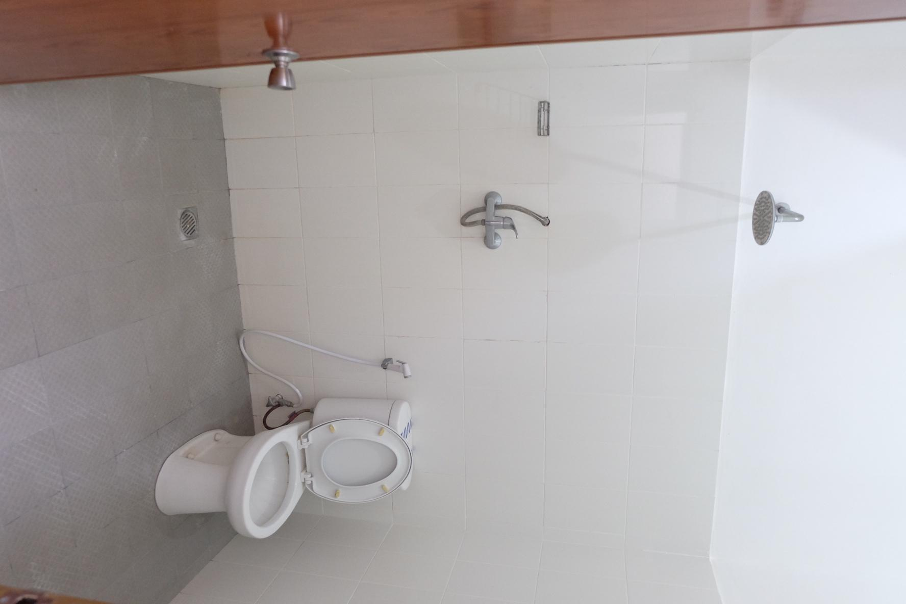 Bathroom 4, Gili Sari Homestay, Denpasar