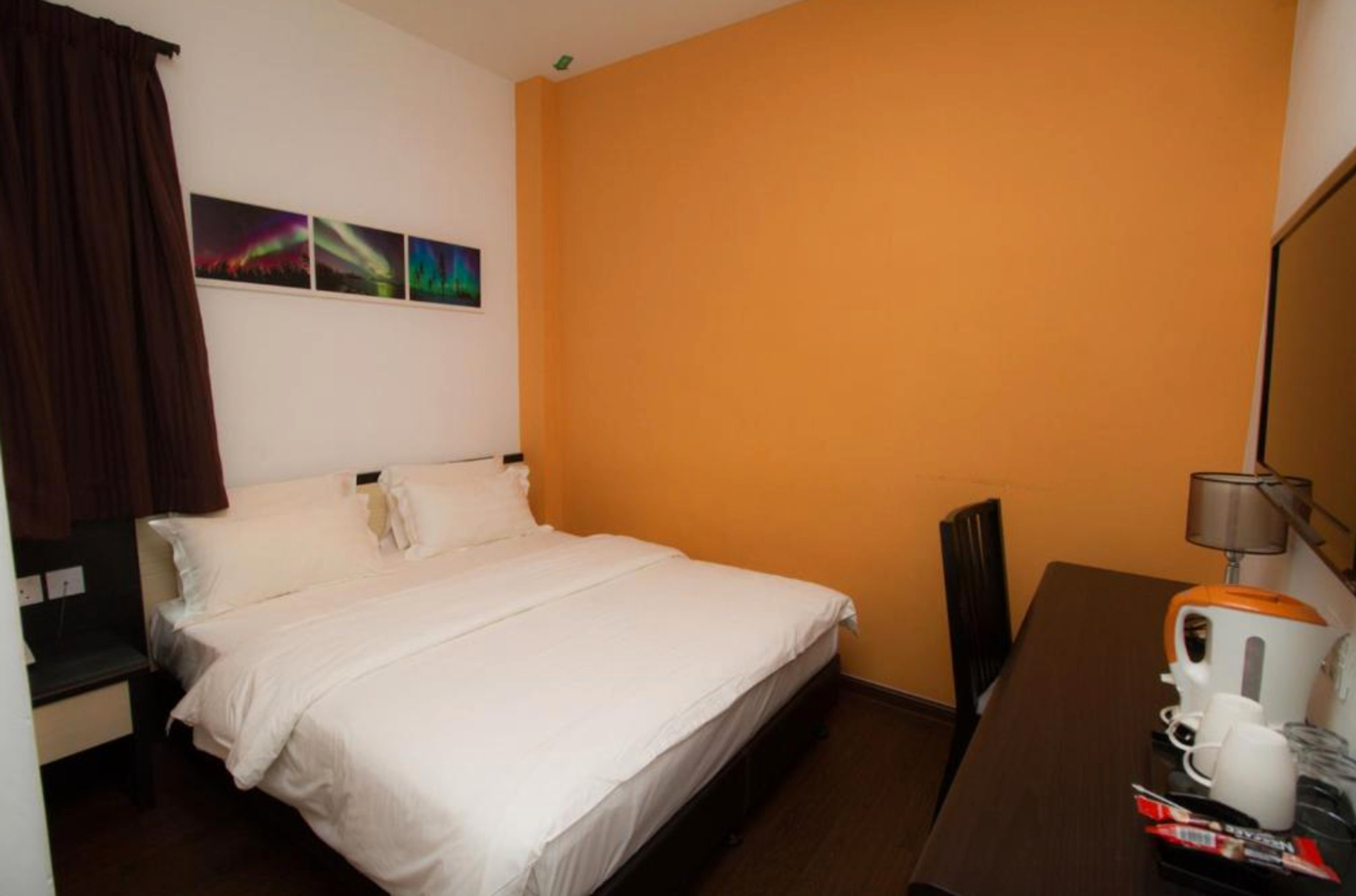 Queen Deluxe Room