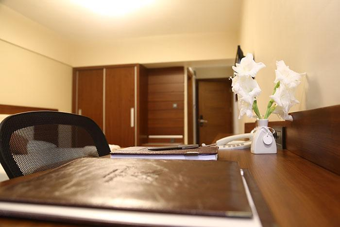 Çamlıçeşme Otel, Merkez