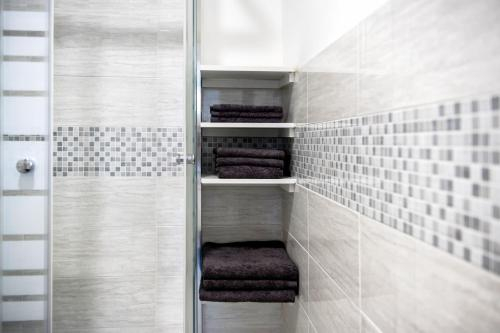 Bathroom 4, Suite Eleven, Genova