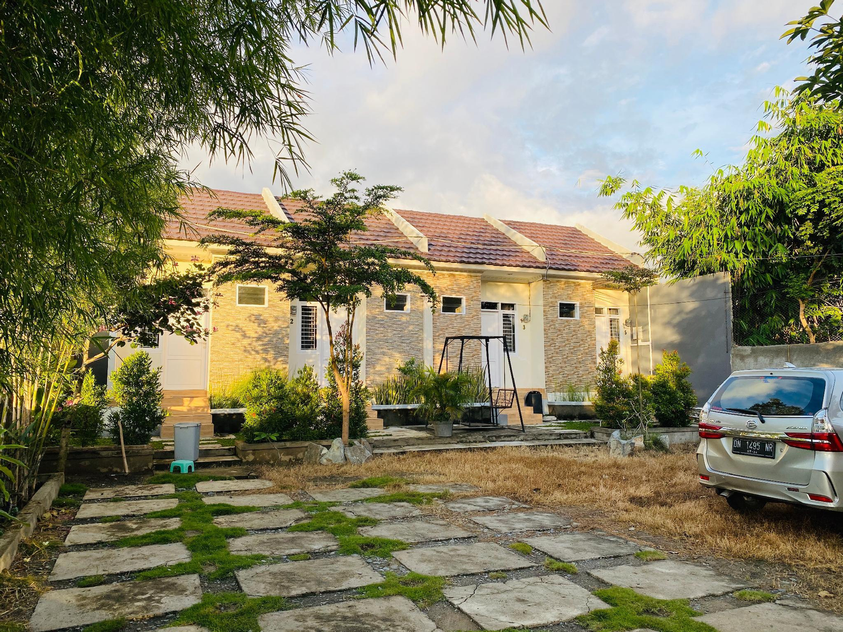 Others 4, Bamboo House 2, Palu