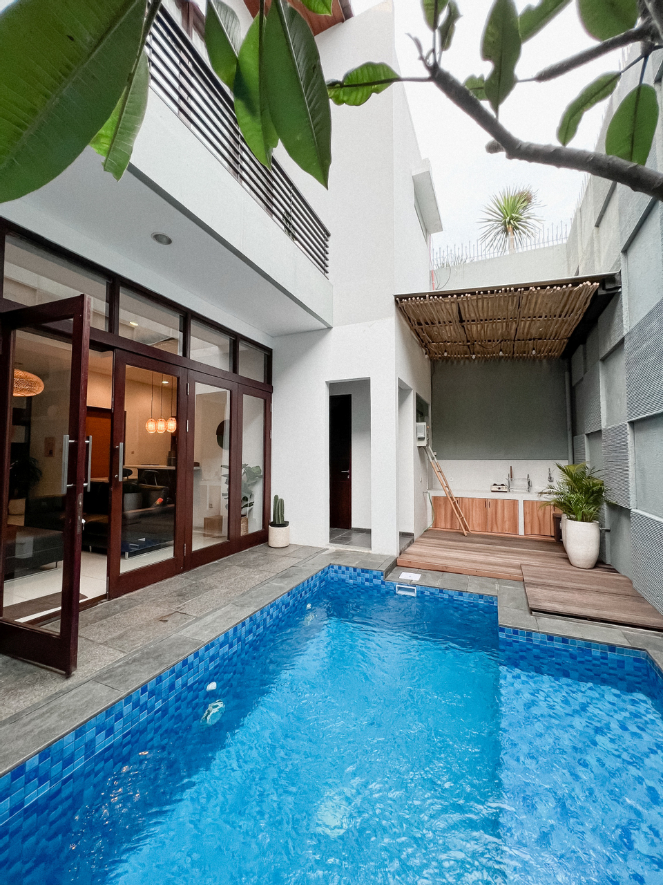 Cottonwood Villa Sutami with Pool Netflix BBQ, Bandung