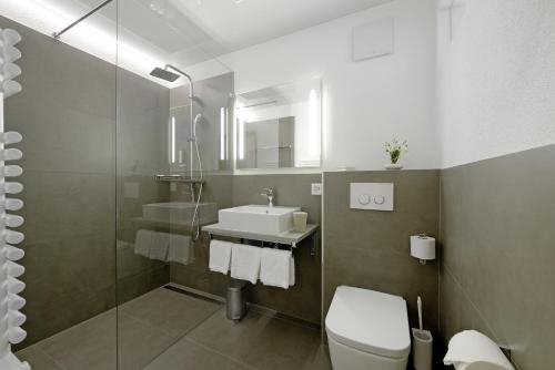 Bathroom 2, Hotel Al Ponte, Wangen
